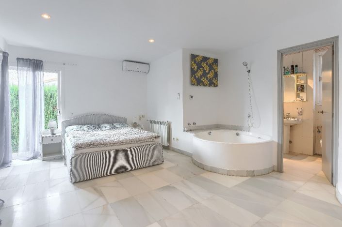 Image No.11-3 Bed Chalet for sale