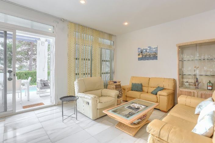 Image No.4-3 Bed Chalet for sale