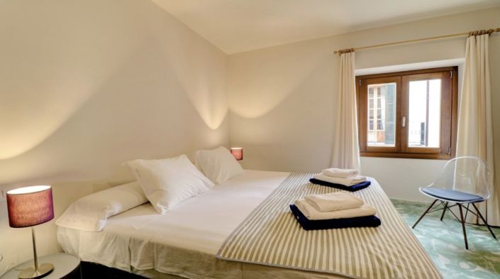 Image No.12-5 Bed Townhouse for sale