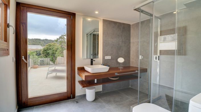 Image No.18-5 Bed Townhouse for sale