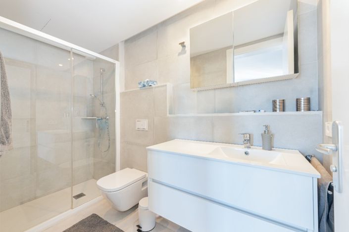 Image No.13-5 Bed Townhouse for sale