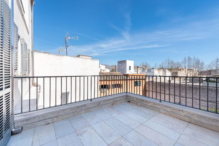 Image No.14-5 Bed Townhouse for sale