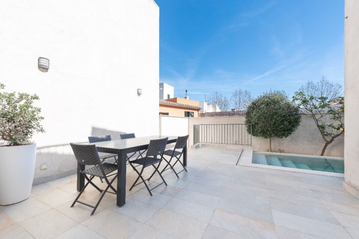 Image No.2-5 Bed Townhouse for sale