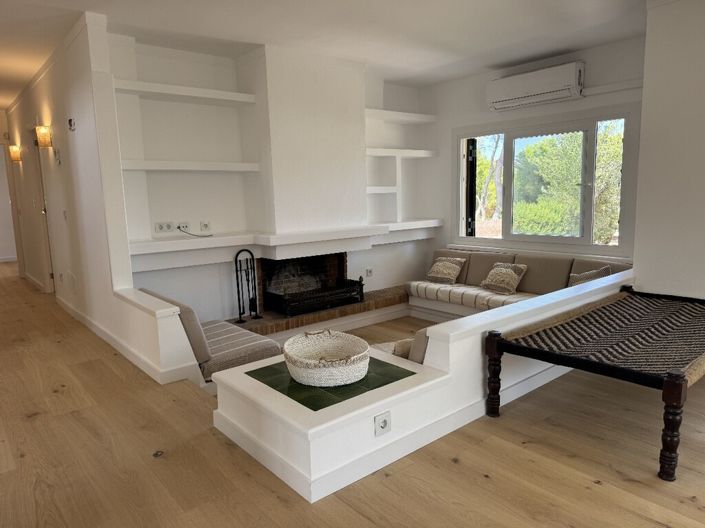 Image No.4-4 Bed Chalet for sale