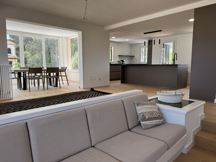 Image No.5-4 Bed Chalet for sale