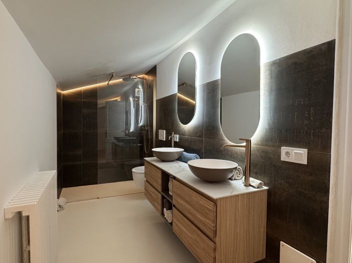 Image No.8-4 Bed Chalet for sale