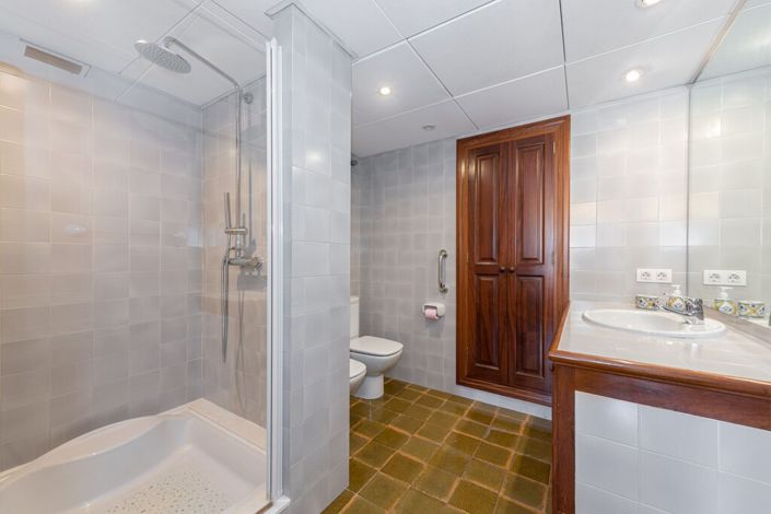 Image No.15-3 Bed Townhouse for sale