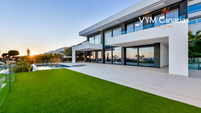 Image No.12-8 Bed Villa for sale