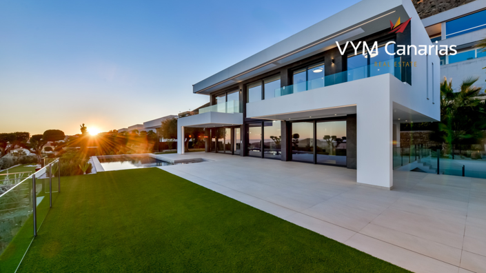 Image No.13-8 Bed Villa for sale