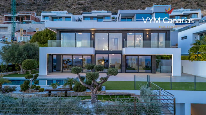 Image No.48-8 Bed Villa for sale