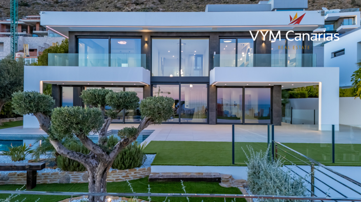 Image No.50-8 Bed Villa for sale