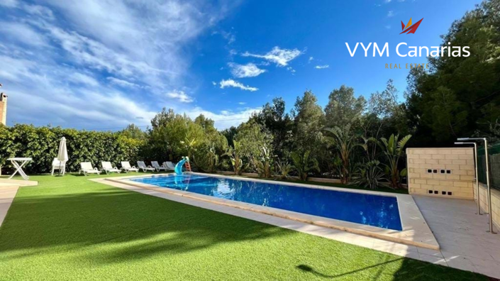 Image No.1-Villa de 4 chambres à vendre à Alicante