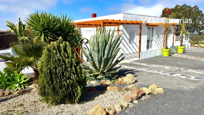 Image No.1-3 Bed Villa for sale