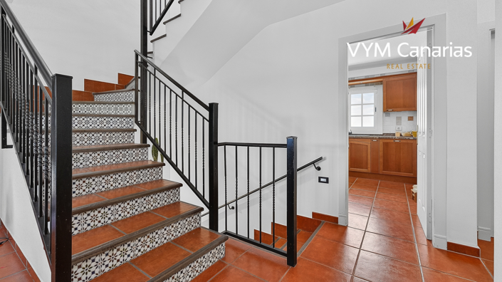 Image No.11-5 Bed Townhouse for sale