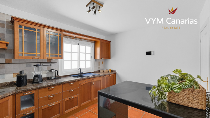 Image No.8-5 Bed Townhouse for sale