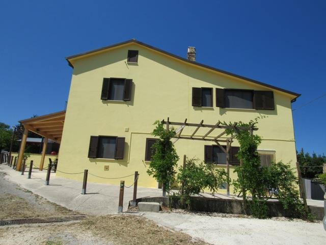 Image No.1-3 Bed Farmhouse for sale
