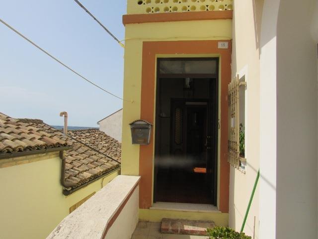 Image No.2-3 Bed Townhouse for sale