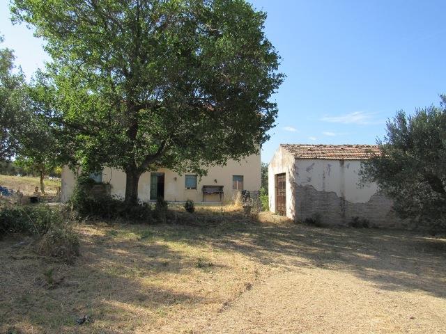 Image No.2-Maison de campagne de 6 chambres à vendre à Casalbordino