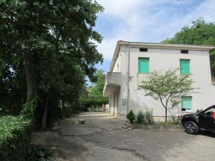 Image No.1-5 Bed Townhouse for sale