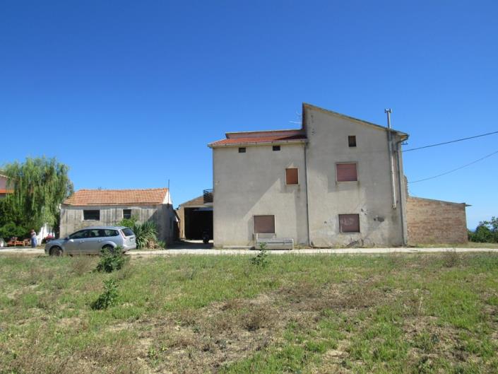 Image No.3-6 Bed Farmhouse for sale