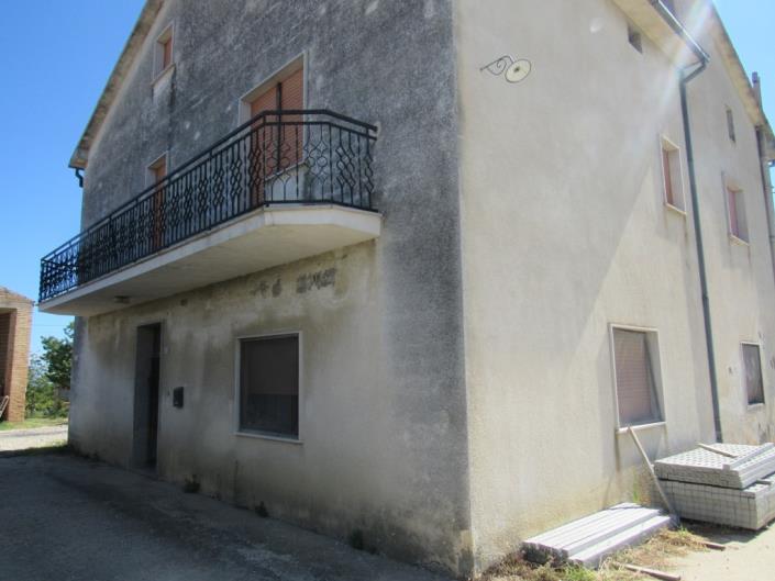 Image No.4-6 Bed Farmhouse for sale