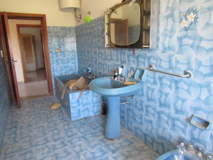 Image No.13-6 Bed Farmhouse for sale