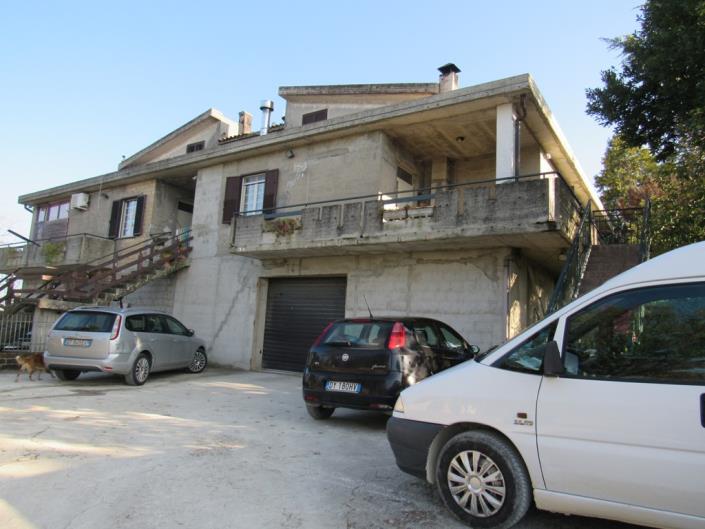 Image No.1-4 Bed House for sale