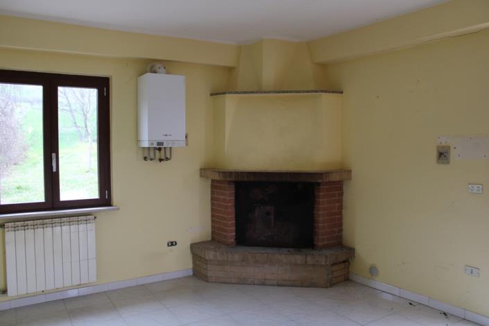 Image No.10-10 Bed Farmhouse for sale