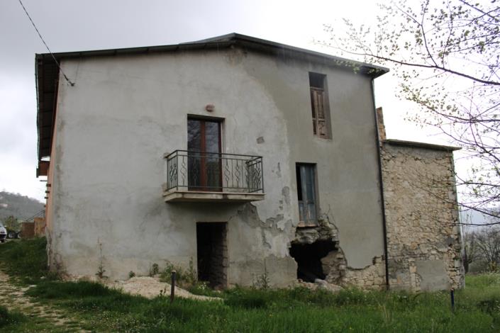 Image No.12-10 Bed Farmhouse for sale