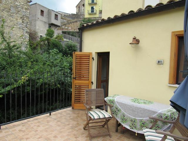 Image No.9-2 Bed Townhouse for sale