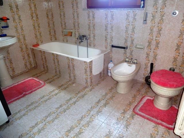 Image No.9-Maison de campagne de 8 chambres à vendre à Casalbordino