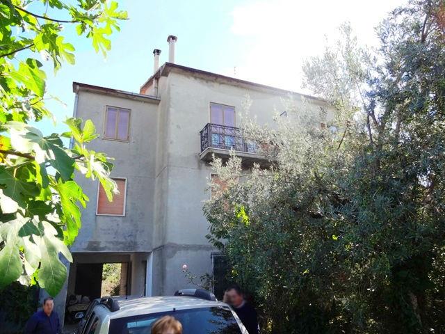 Image No.4-Maison de campagne de 8 chambres à vendre à Casalbordino