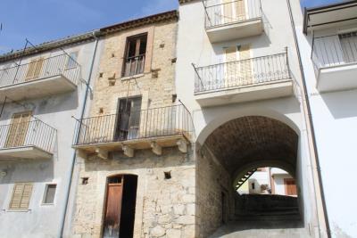 1 - Bomba, Townhouse