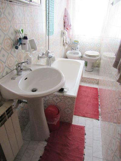 Image No.9-2 Bed Townhouse for sale