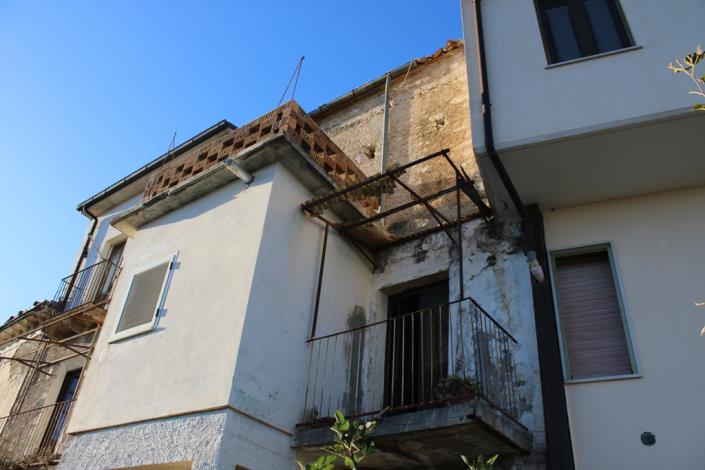 Image No.22-2 Bed Townhouse for sale