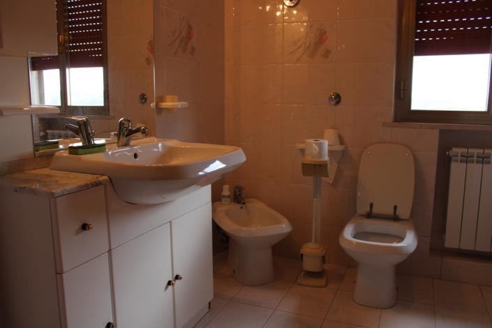 Image No.10-3 Bed House for sale