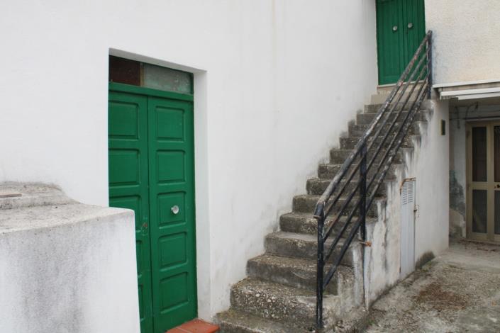 Image No.15-3 Bed Country House for sale