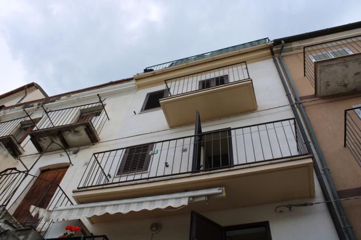 Image No.25-2 Bed Townhouse for sale