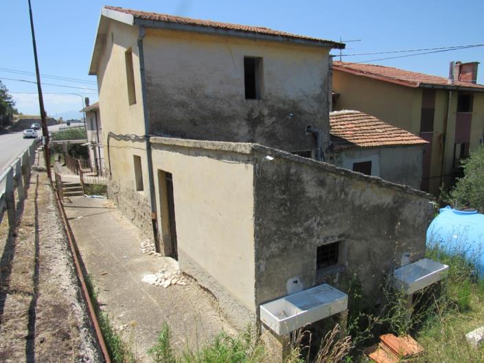 Image No.9-2 Bed Townhouse for sale