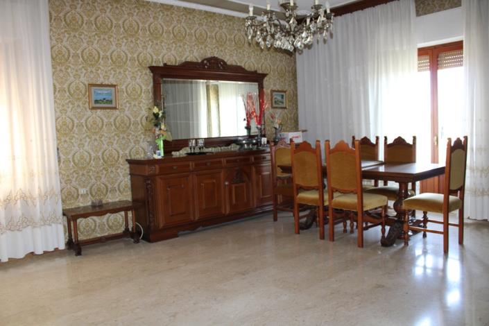 Image No.13-5 Bed Townhouse for sale