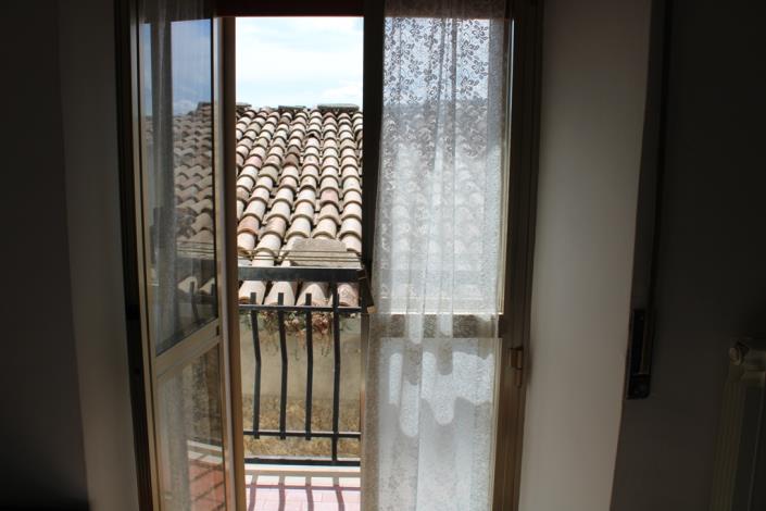 Image No.12-4 Bed Townhouse for sale