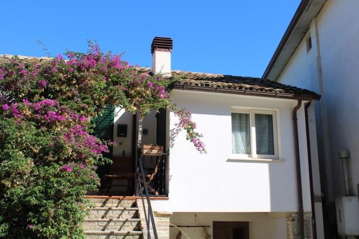 Image No.4-2 Bed Country House for sale