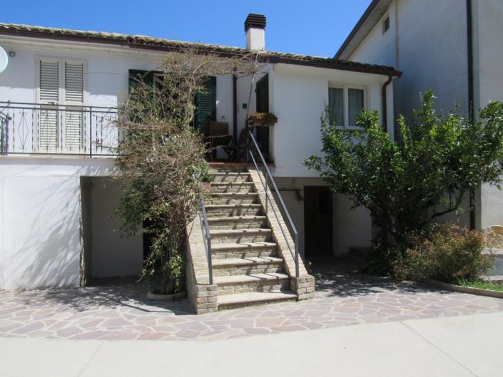 Image No.23-2 Bed Country House for sale