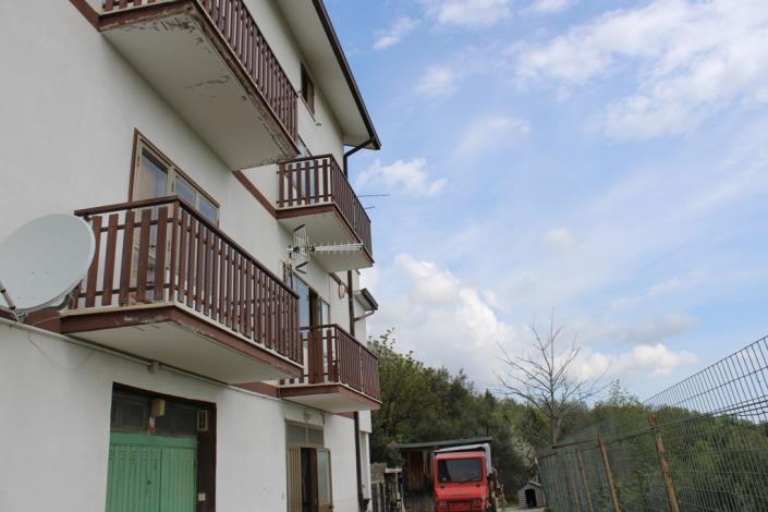 Image No.12-5 Bed Townhouse for sale