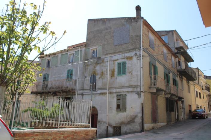 Image No.1-6 Bed Townhouse for sale