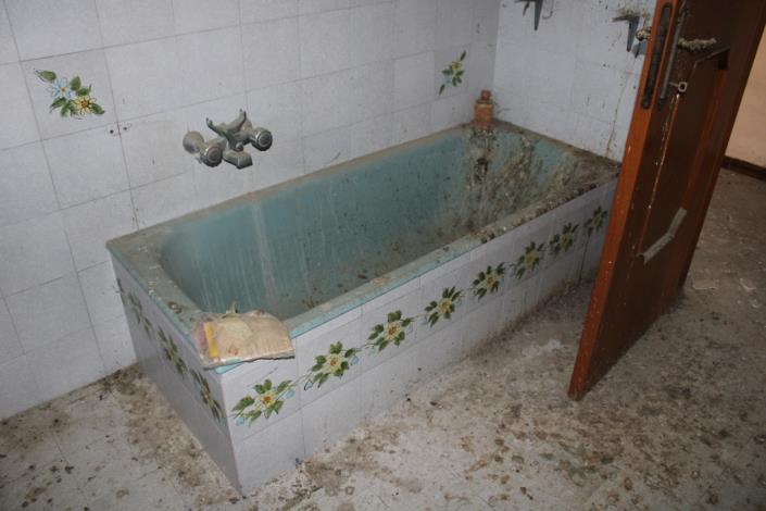 Image No.14-6 Bed Townhouse for sale