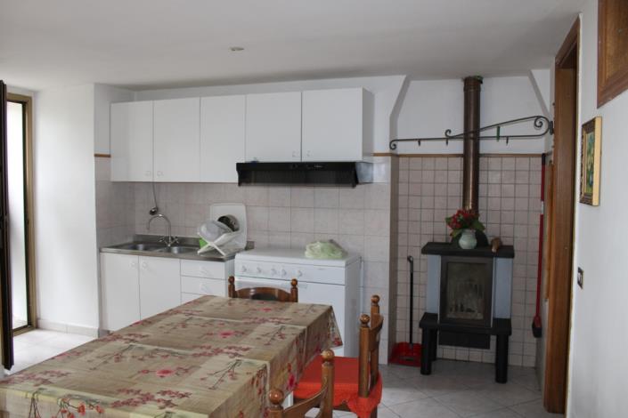 Image No.4-2 Bed Country Property for sale