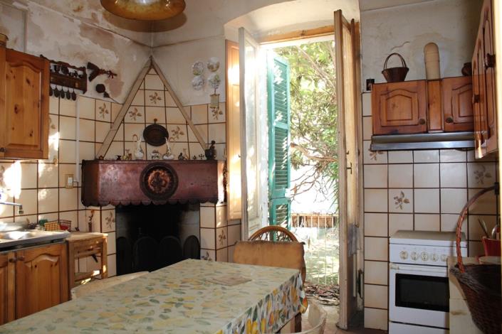 Image No.7-10 Bed House for sale