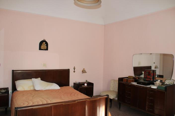 Image No.8-10 Bed House for sale