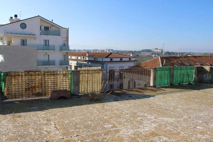 Image No.12-10 Bed House for sale